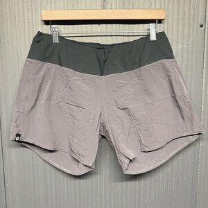 Oiselle Roga Running Shorts Women's Two-Tone Athletic Shorts Grey Black Size 10
